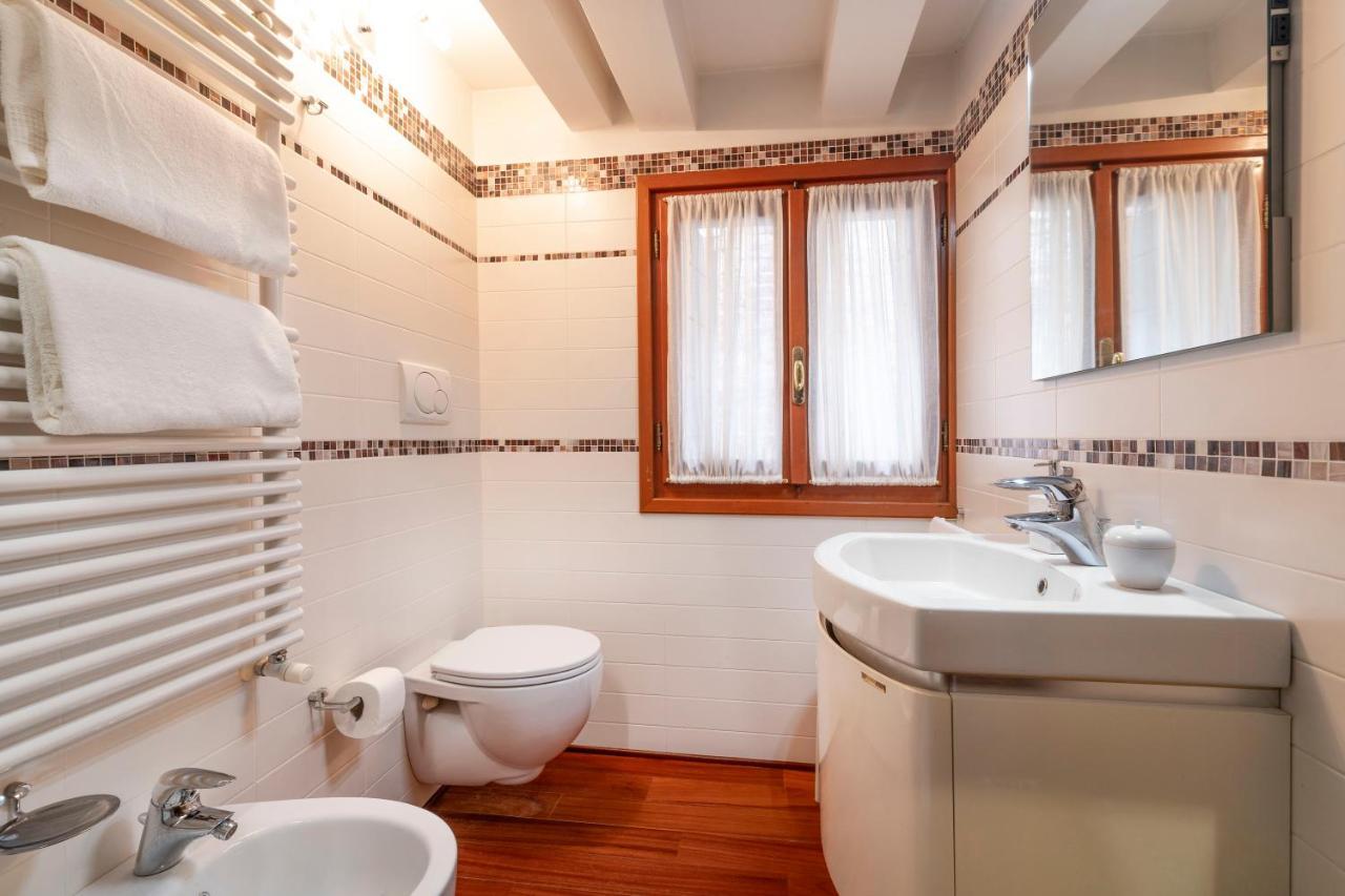 Glass House - Loft 2 Minutes To Rialto Bridge & View Венеція Екстер'єр фото
