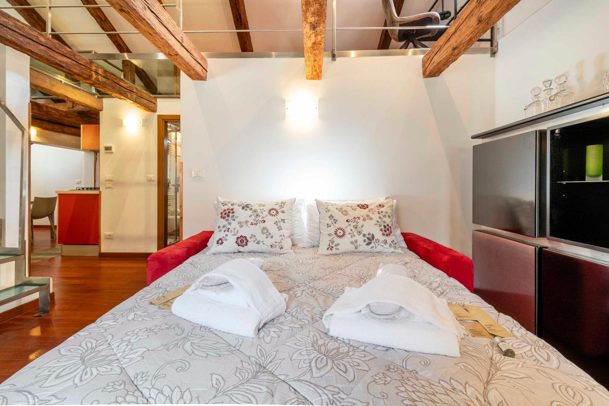 Glass House - Loft 2 Minutes To Rialto Bridge & View Венеція Екстер'єр фото